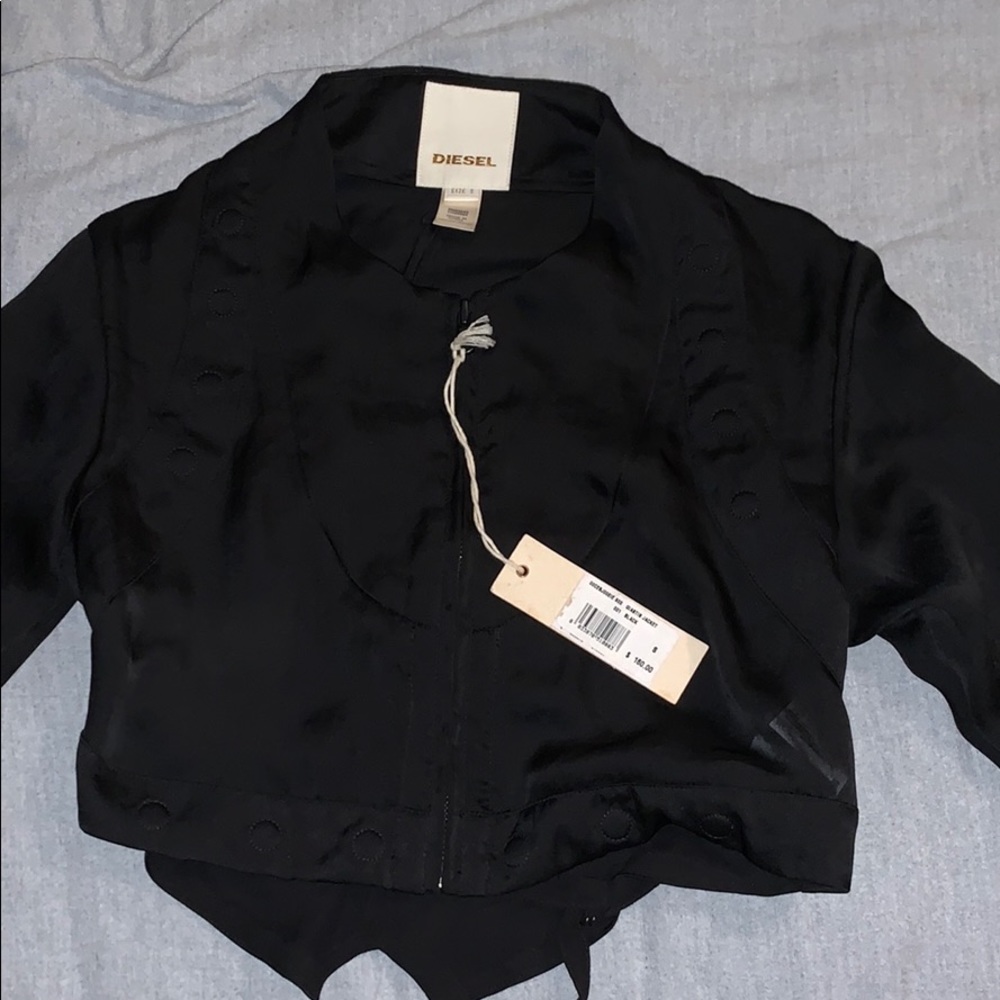 black zip up jacket